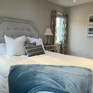 Immaculate Executive Townhouse 3br&3ba At Lawrence Park Holiday home